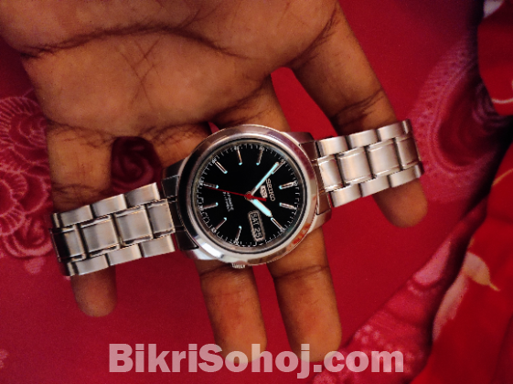 Stunning Seiko 5 with a black dial(Made in japan)
